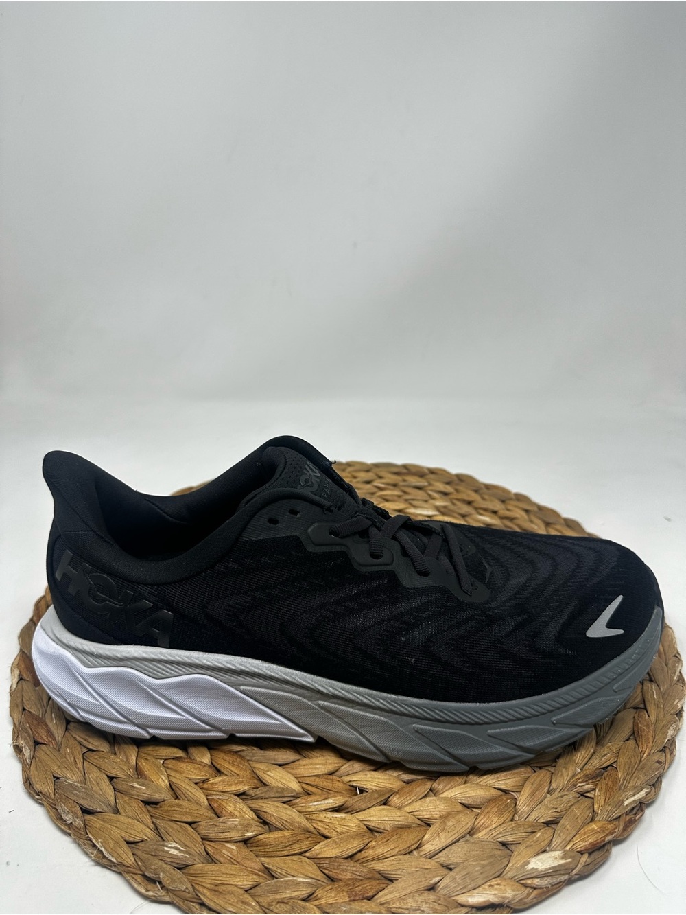 HOKA ONE Arahi 6 Running Shoes Black White Size 10.5 WIDE Women's
